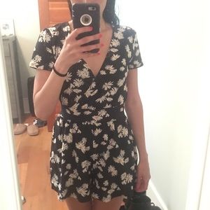 Daisy print black romper